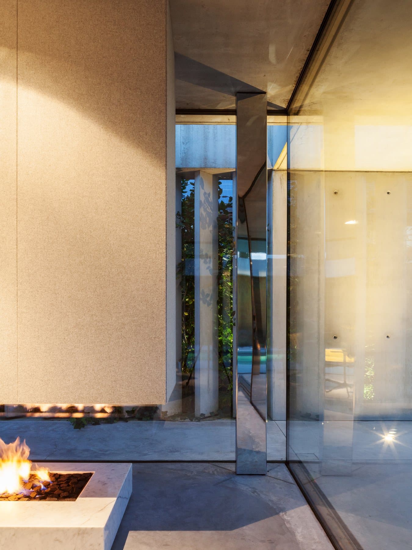 A frameless OTIIMA glass corner at Poolhouse OD, Belgium